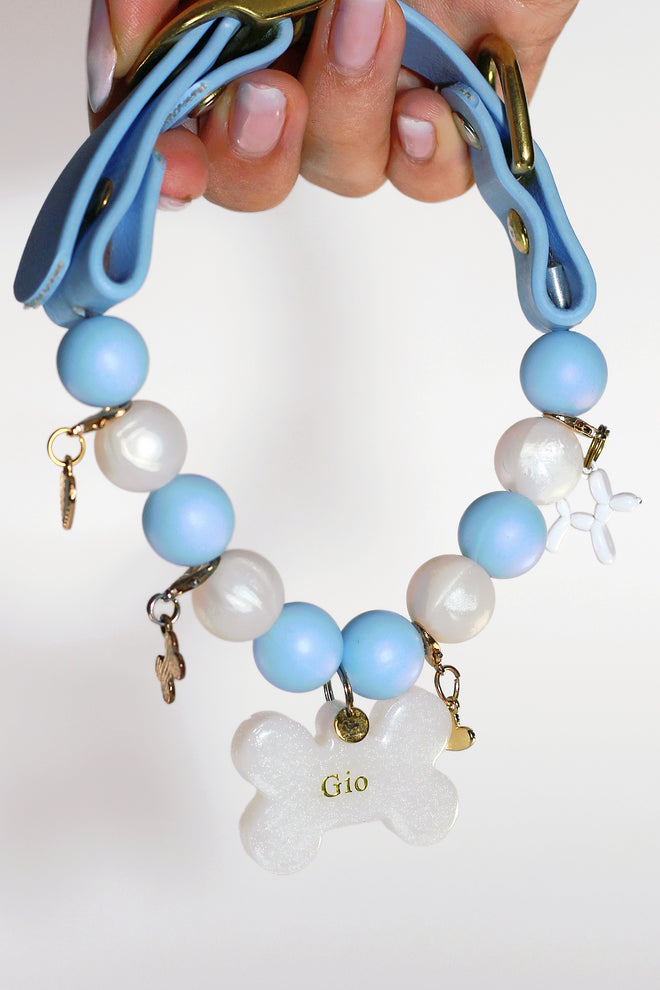 Collar de paseo Mediterráneo, en la mano