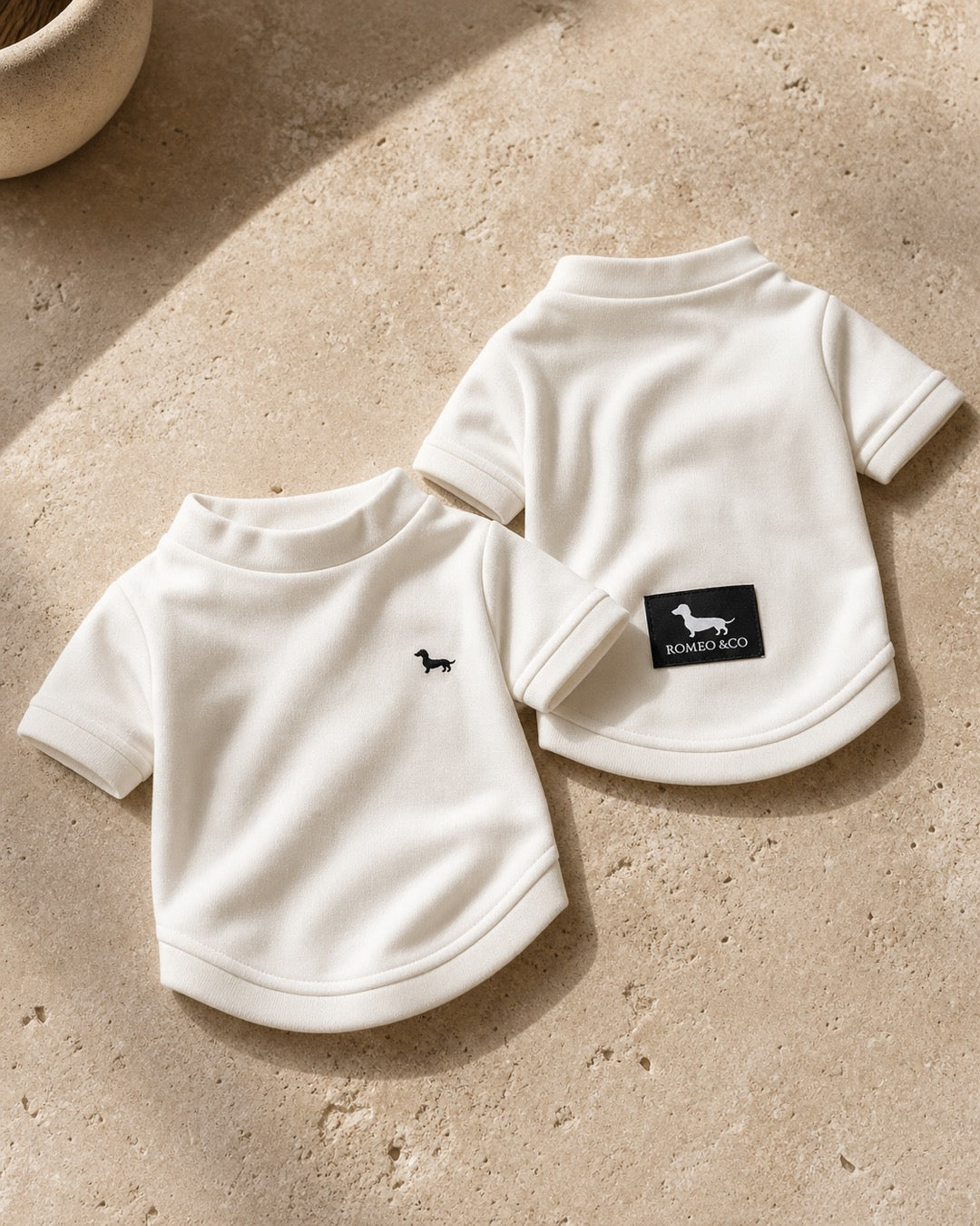 Camiseta bordada para perro — Romeo &Co (Camiseta perrito bordada)